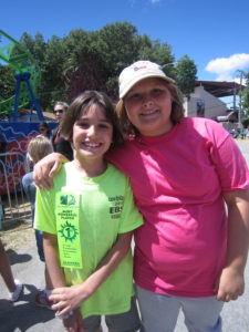 These two girls had so much fun ridding rides together.  Love'n the cousin time!